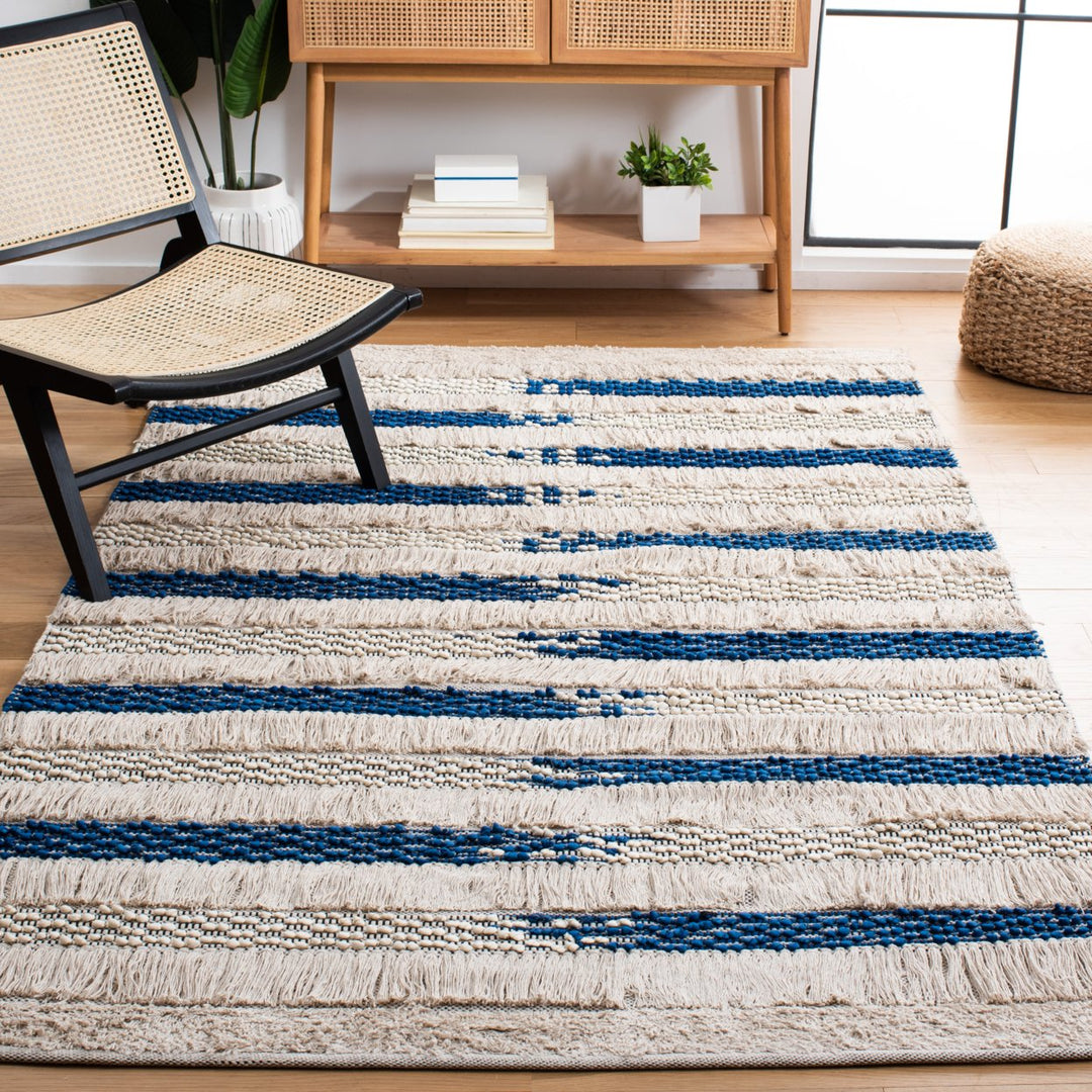 SAFAVIEH Natura NAT655N Handwoven Beige / Navy Rug Image 1