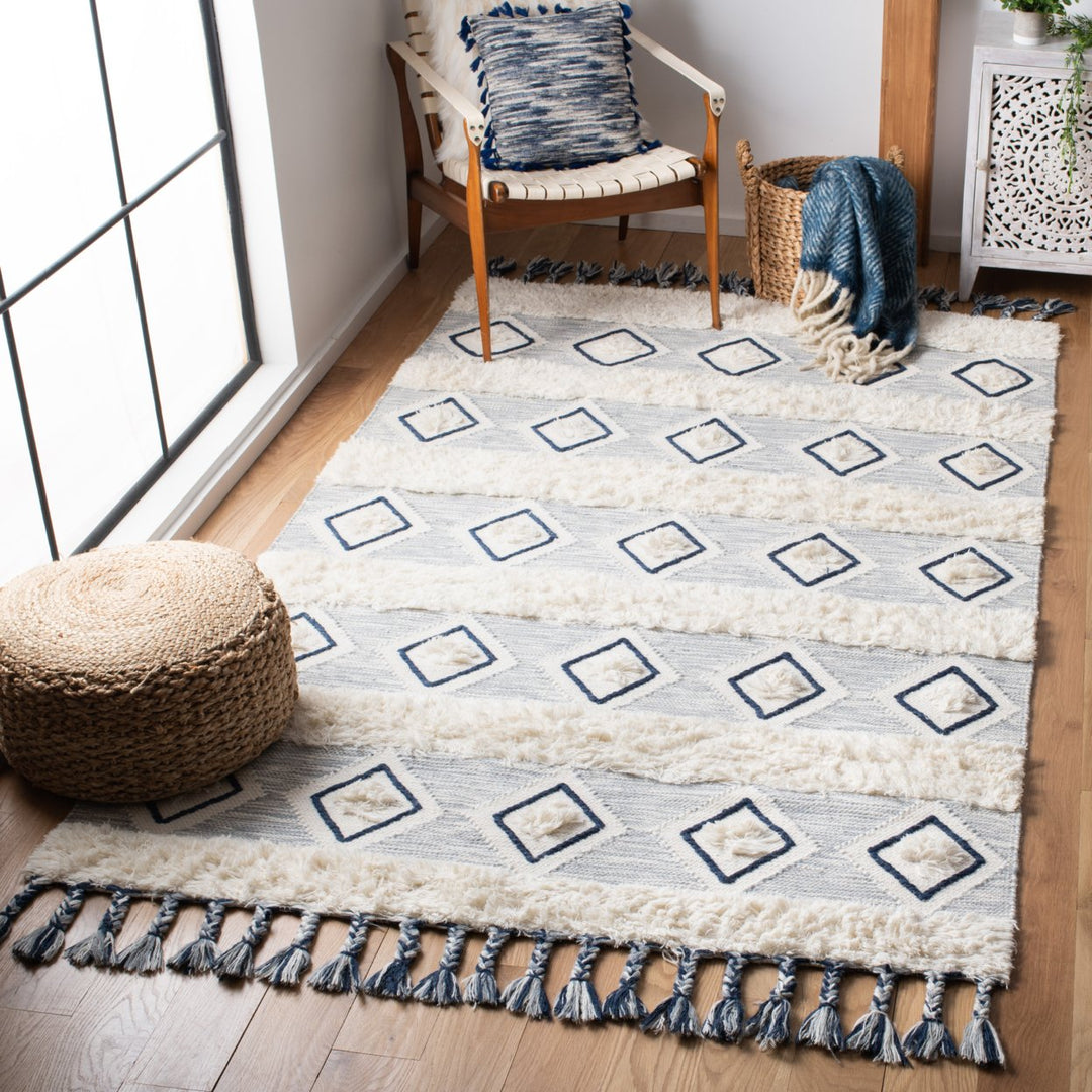 SAFAVIEH Natura NAT678A Handwoven Ivory / Blue Rug Image 1