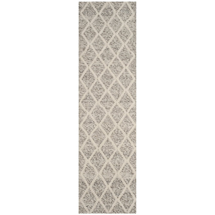 SAFAVIEH Natura NAT711A Handwoven Ivory / Stone Rug Image 1