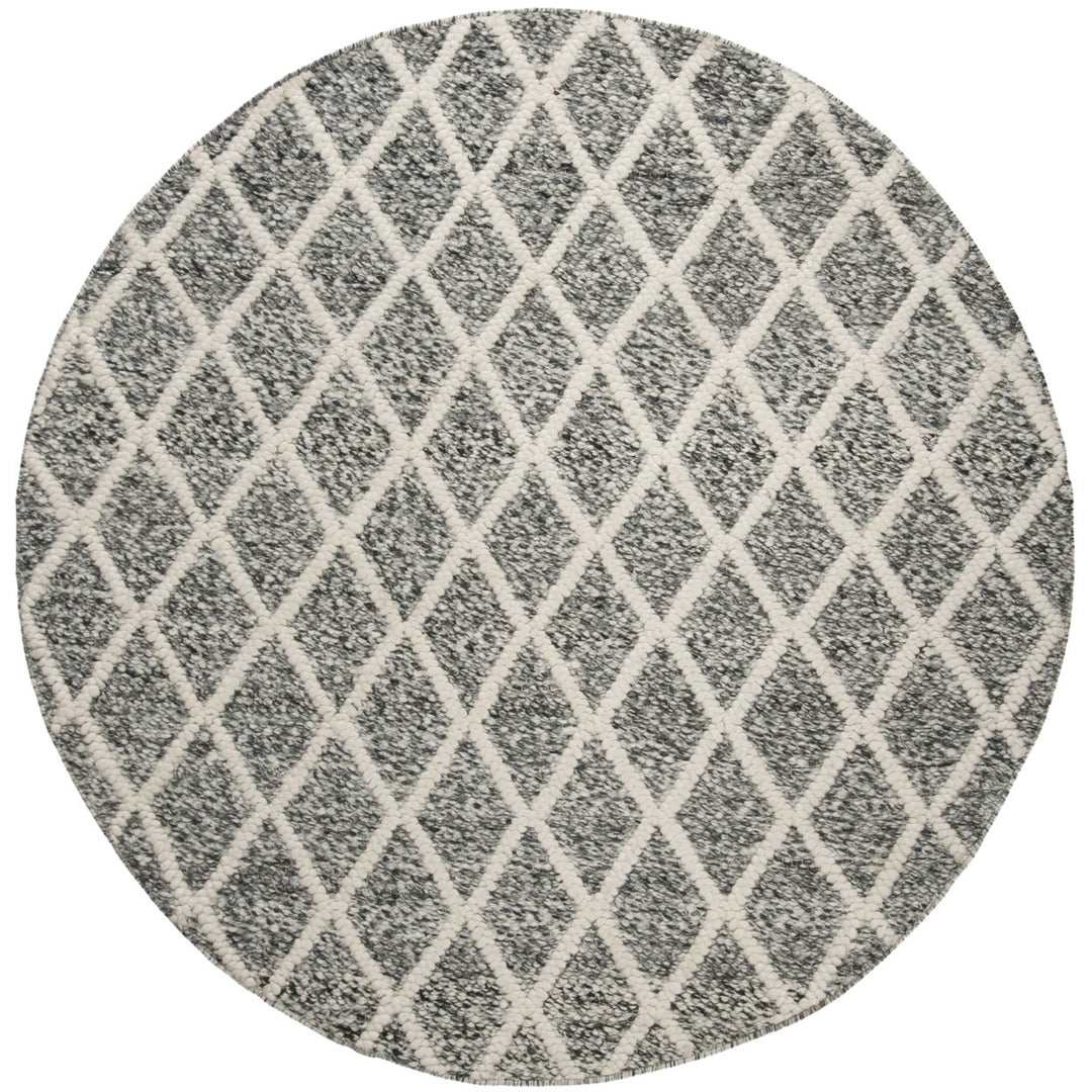 SAFAVIEH Natura NAT711C Handwoven Ivory / Black Rug Image 1