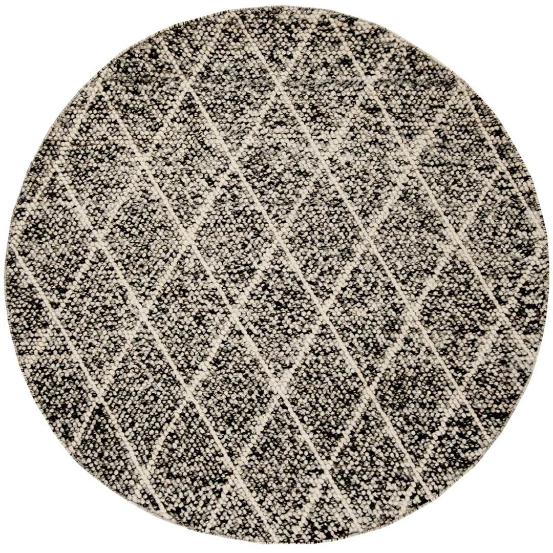 SAFAVIEH Natura NAT712C Handwoven Ivory / Black Rug Image 1