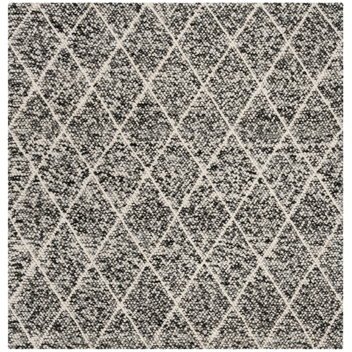 SAFAVIEH Natura NAT712C Handwoven Ivory / Black Rug Image 6