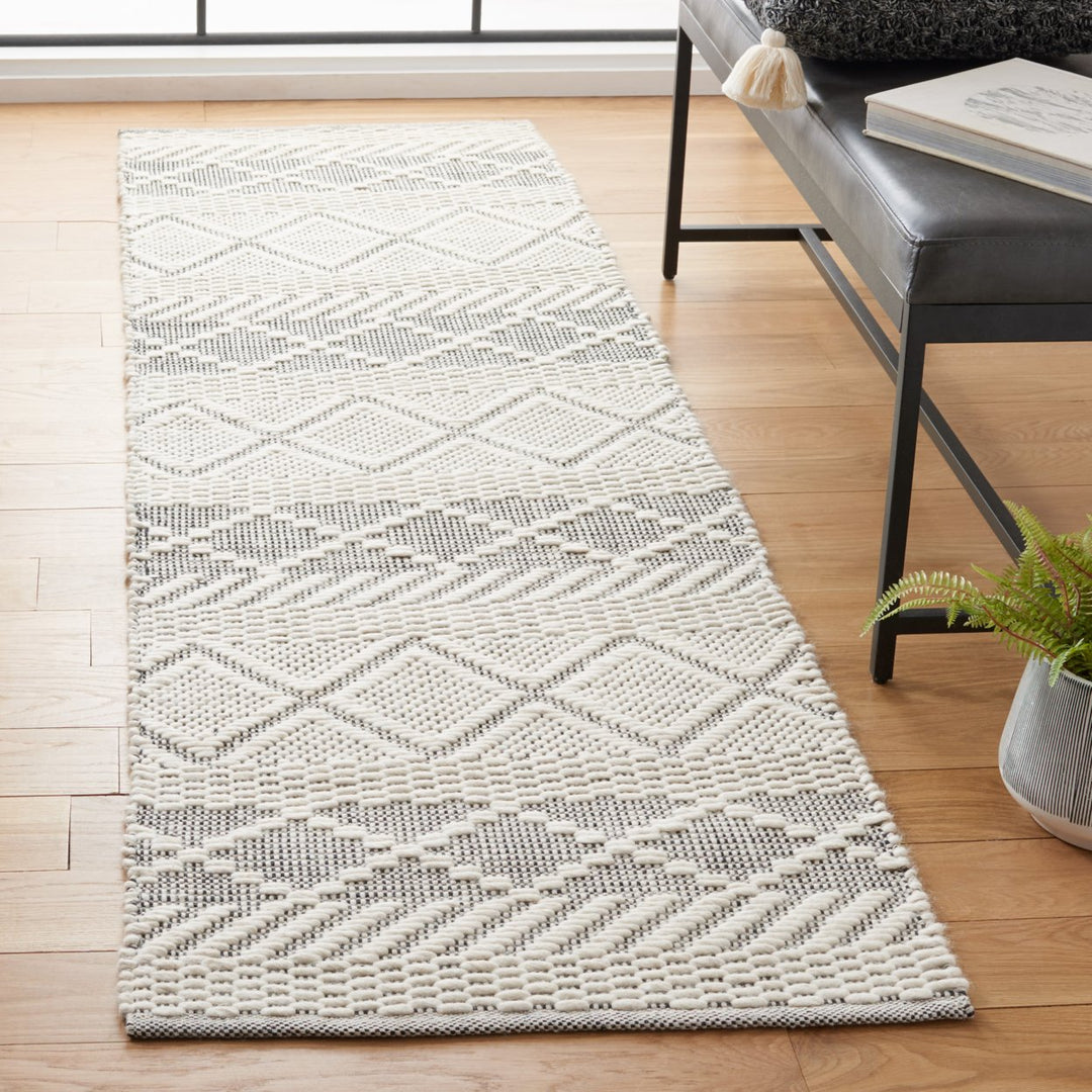 SAFAVIEH Natura Collection NAT854A Handwoven Ivory Rug Image 2