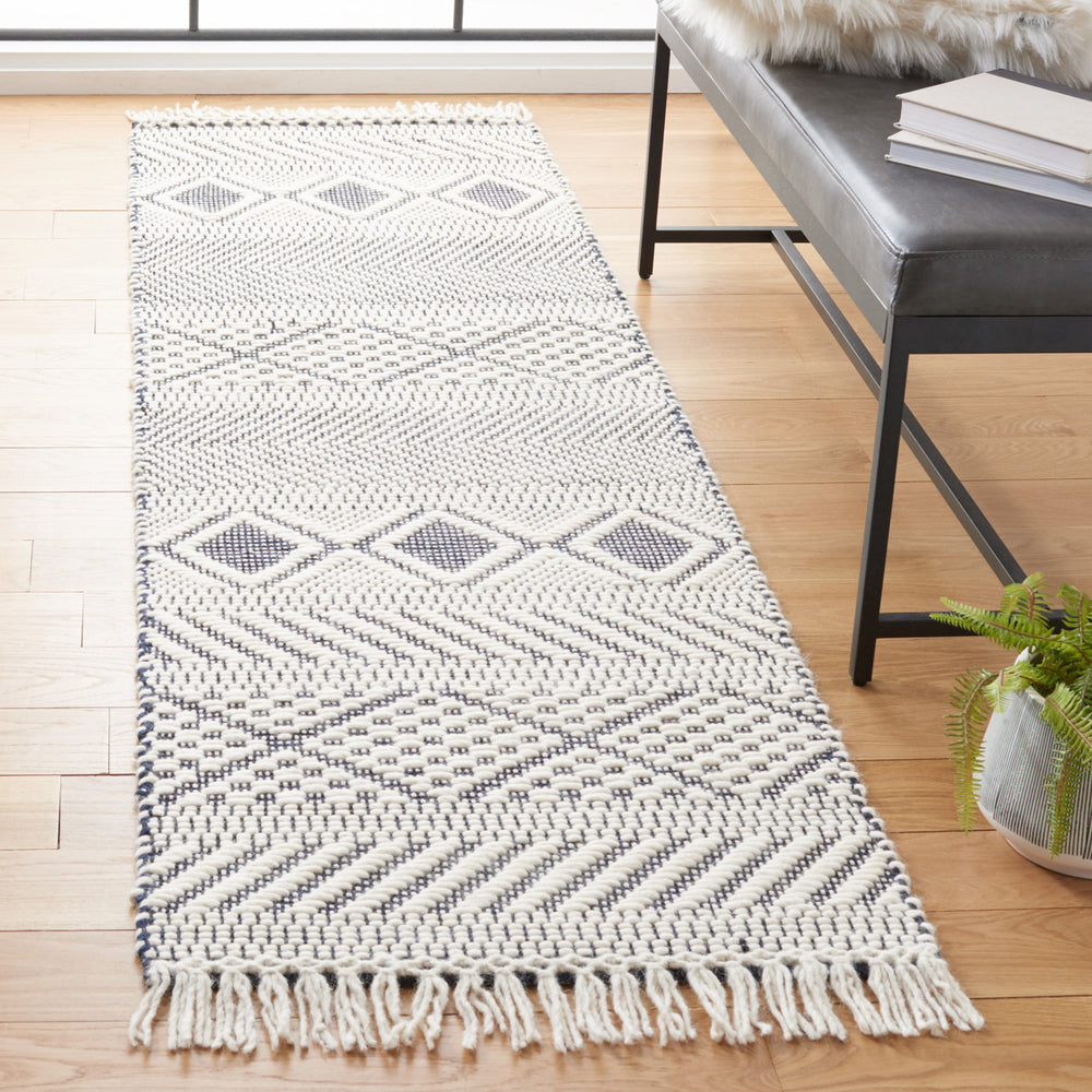 SAFAVIEH Natura NAT856A Handwoven Ivory / Navy Rug Image 2