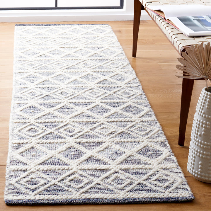 SAFAVIEH Natura NAT827N Handwoven Ivory / Navy Rug Image 2