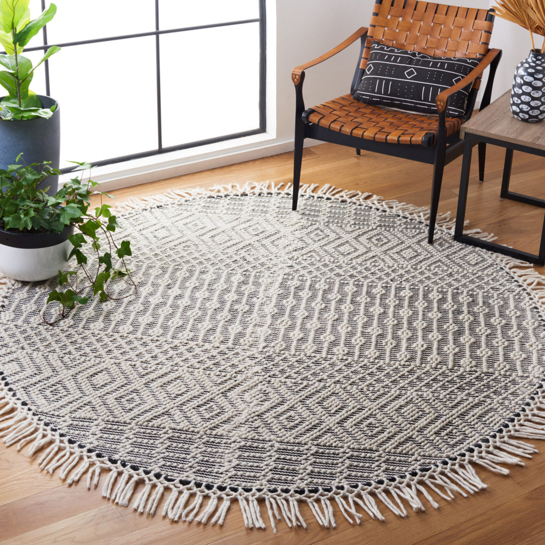 SAFAVIEH Natura NAT852Z Handmade Ivory / Black Rug Image 2