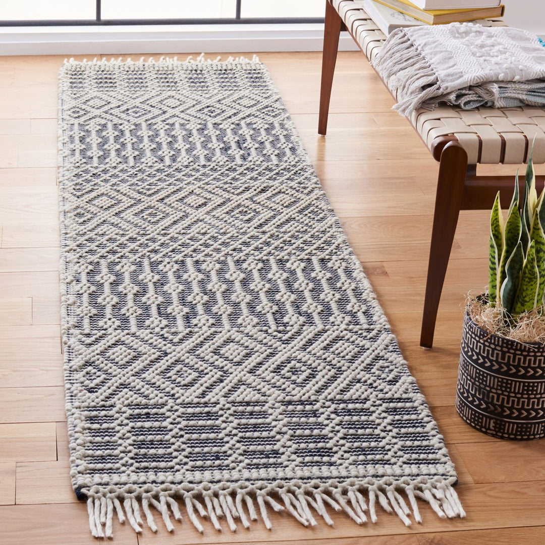 SAFAVIEH Natura NAT852N Handmade Ivory / Navy Rug Image 3