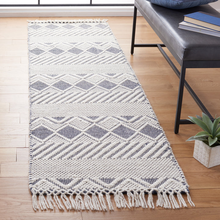 SAFAVIEH Natura NAT858A Handwoven Ivory / Charcoal Rug Image 3