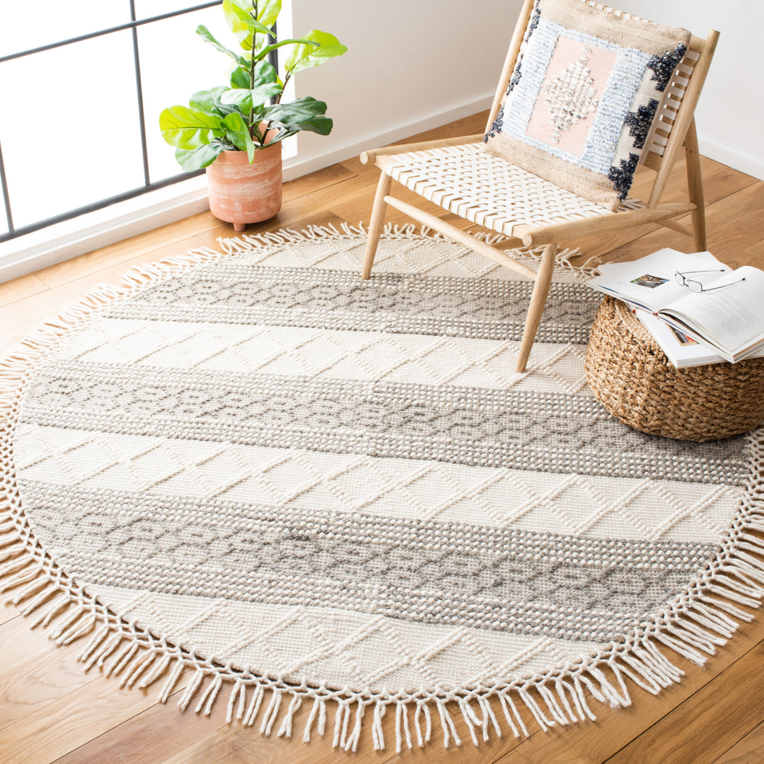 SAFAVIEH Natura NAT859A Handwoven Ivory / Grey Rug Image 2