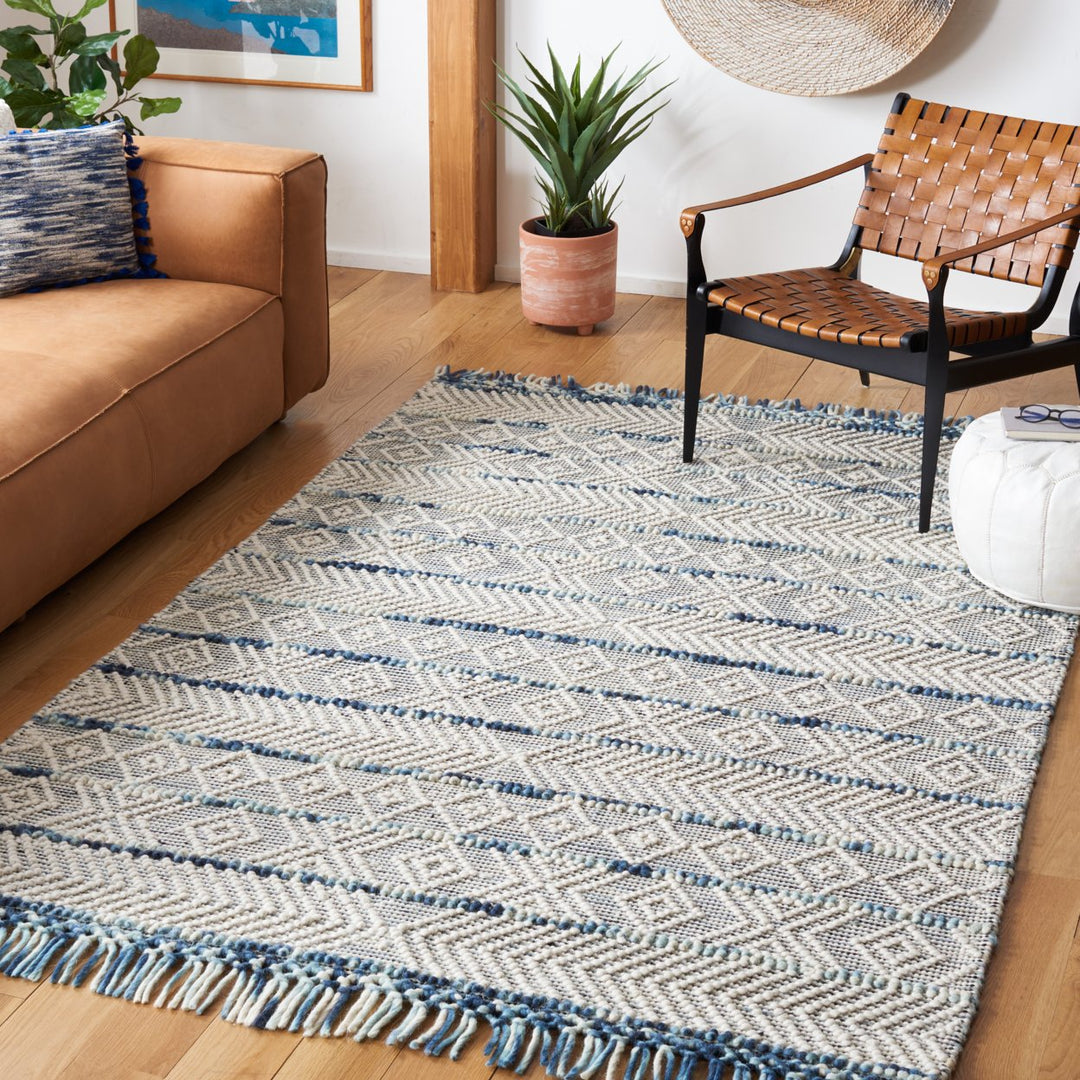 SAFAVIEH Natura Collection NAT876M Ivory / Blue Rug Image 1