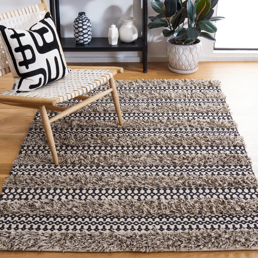 SAFAVIEH Natura NAT927Z Handwoven Black / Ivory Rug Image 1