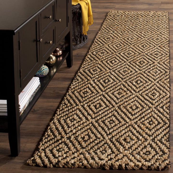 SAFAVIEH Natural Fiber NF181C Natural / Black Rug Image 3