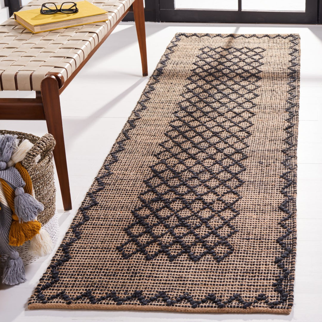 SAFAVIEH Natural Fiber NF222Z Black / Natural Rug Image 3