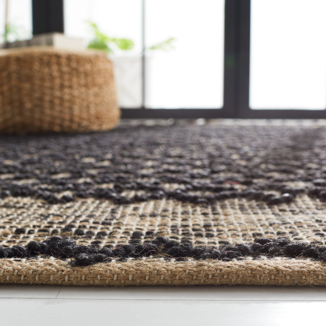 SAFAVIEH Natural Fiber NF222Z Black / Natural Rug Image 8