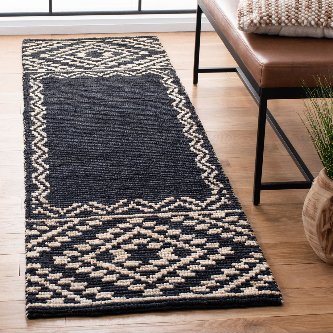 SAFAVIEH Natural Fiber NF552Z Handwoven Black Rug Image 2