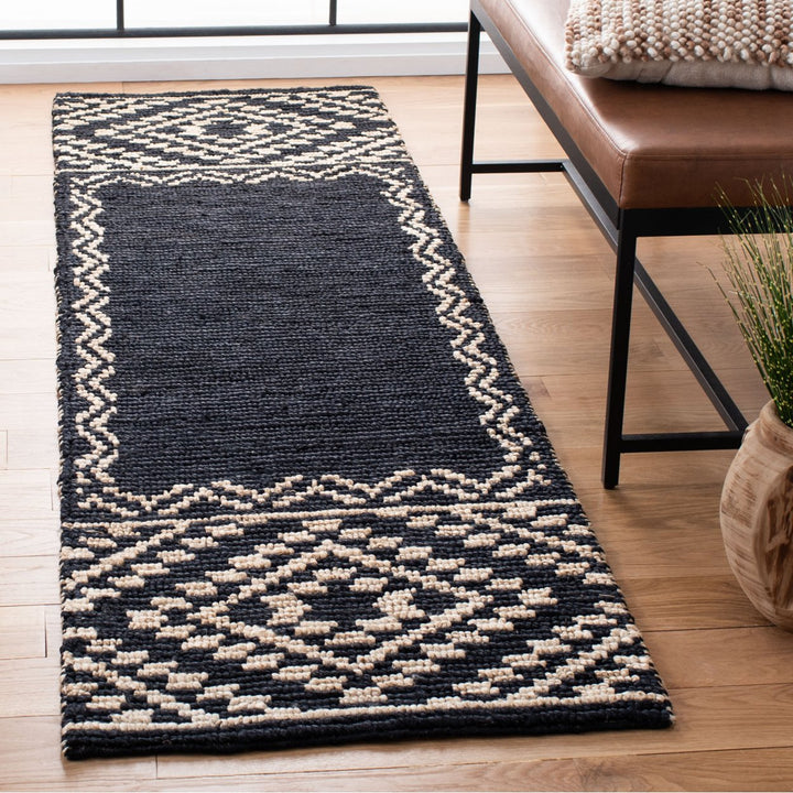 SAFAVIEH Natural Fiber NF552Z Handwoven Black Rug Image 2