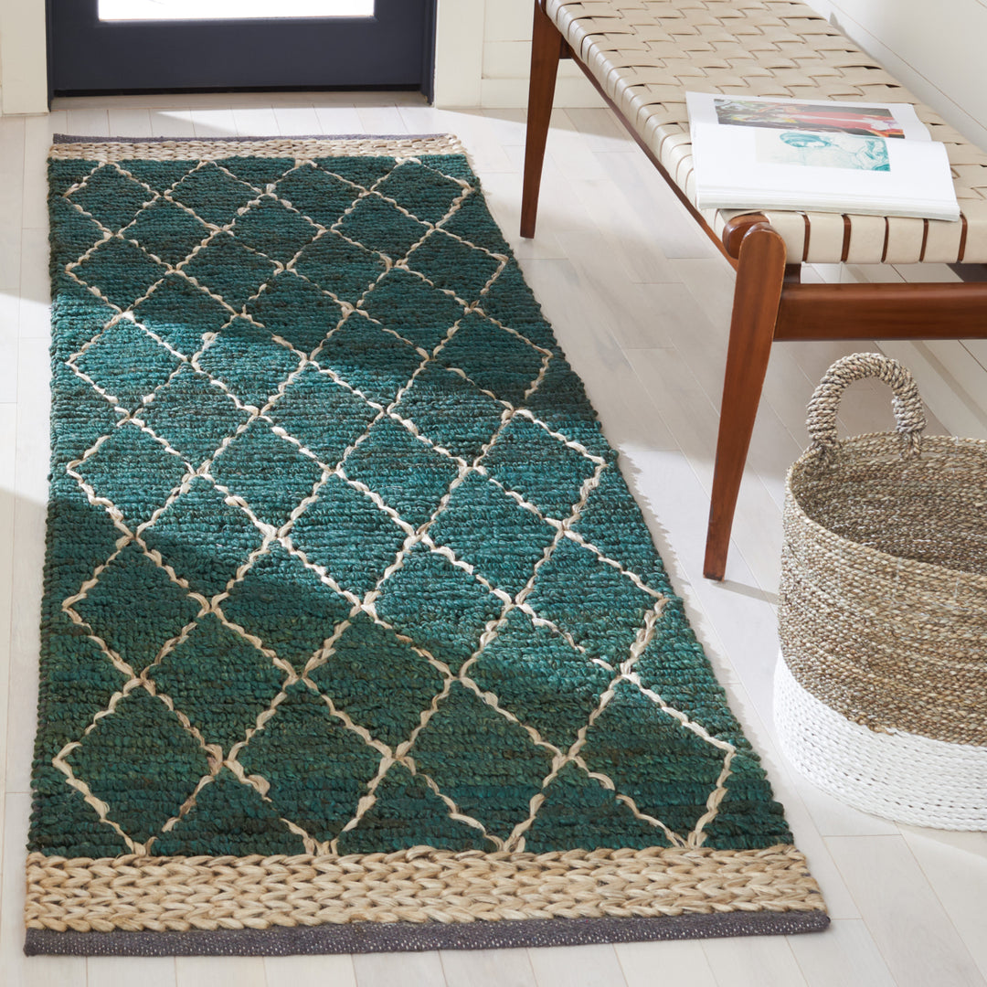 SAFAVIEH Natural Fiber NF951Y Dark Green / Natural Rug Image 2