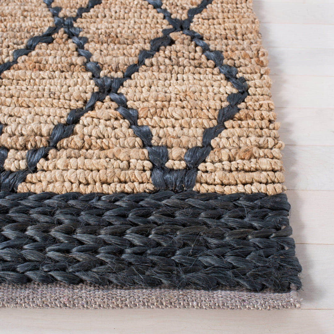 SAFAVIEH Natural Fiber NF951Z Natural / Black Rug Image 5