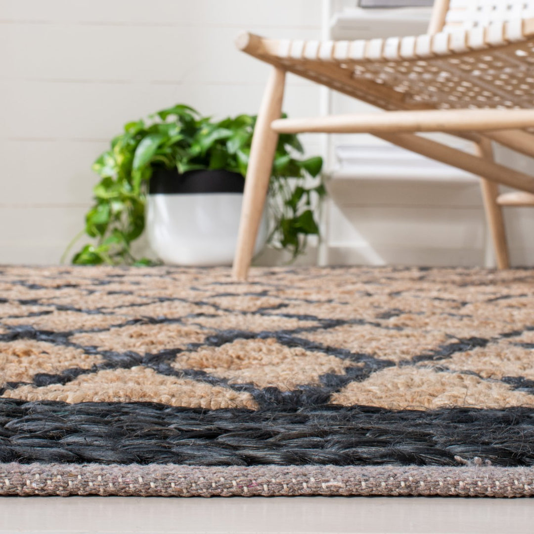 SAFAVIEH Natural Fiber NF951Z Natural / Black Rug Image 6