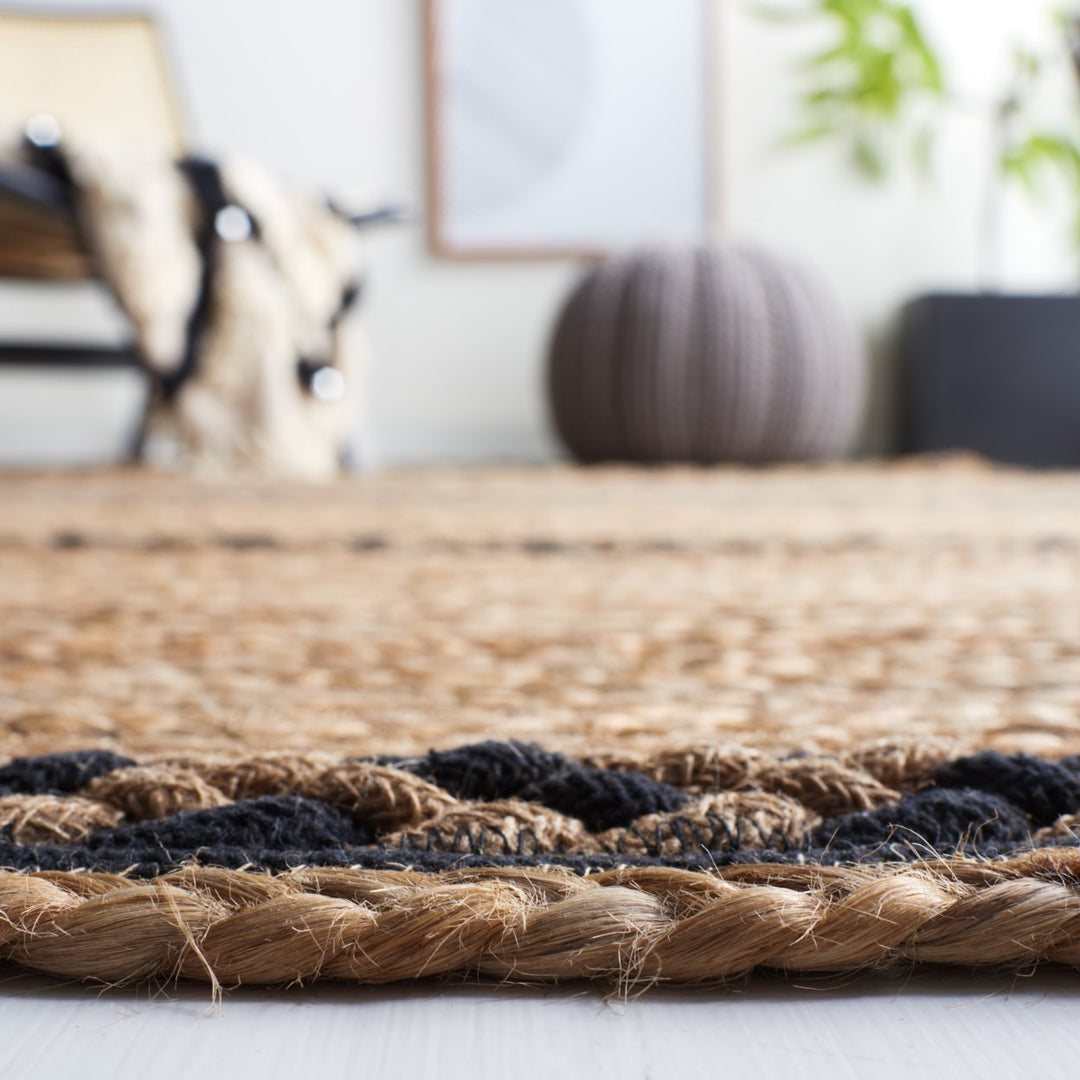 SAFAVIEH Natural Fiber NFB262Z Natural / Black Rug Image 6