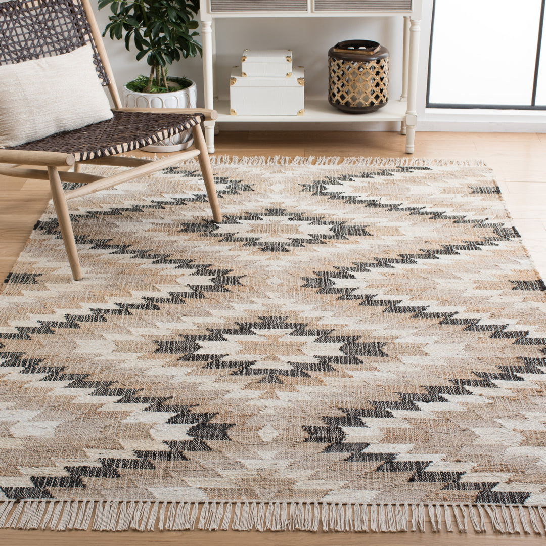 SAFAVIEH Natural Fiber NFB401A Natural / Black Rug Image 1