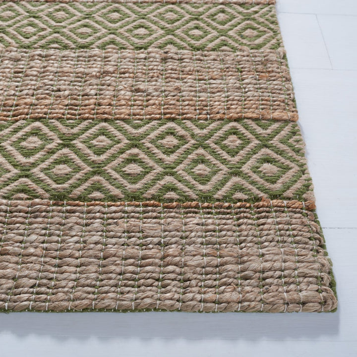 SAFAVIEH Natural Fiber NFB653Y Green / Natural Rug Image 5