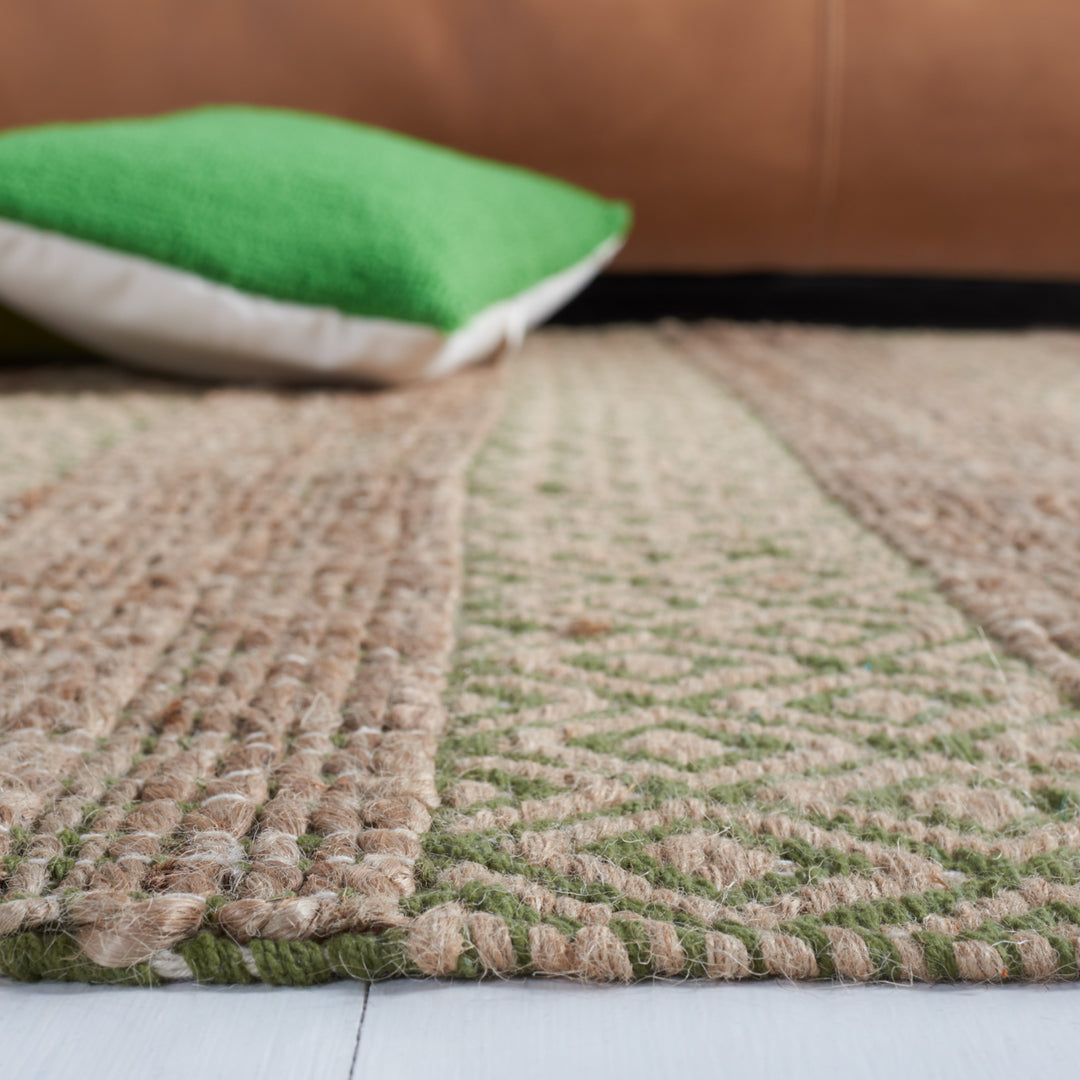 SAFAVIEH Natural Fiber NFB653Y Green / Natural Rug Image 6