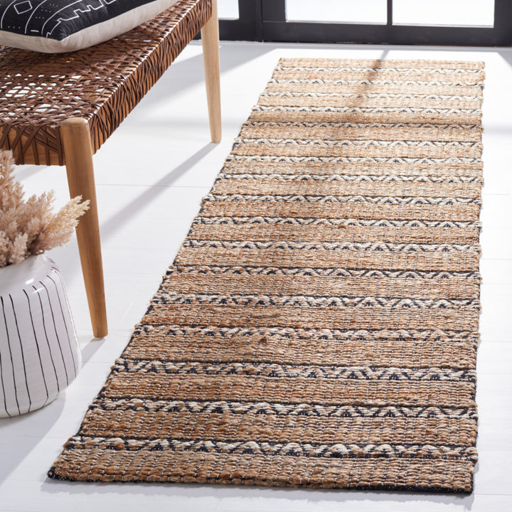 SAFAVIEH Natural Fiber NFB655Z Black / Natural Rug Image 3