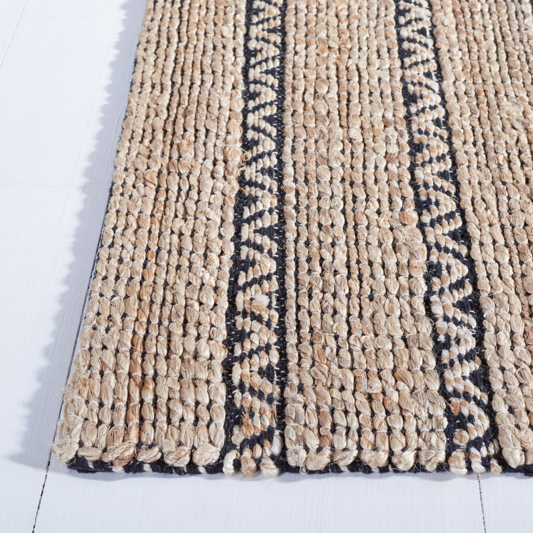 SAFAVIEH Natural Fiber NFB655Z Black / Natural Rug Image 5