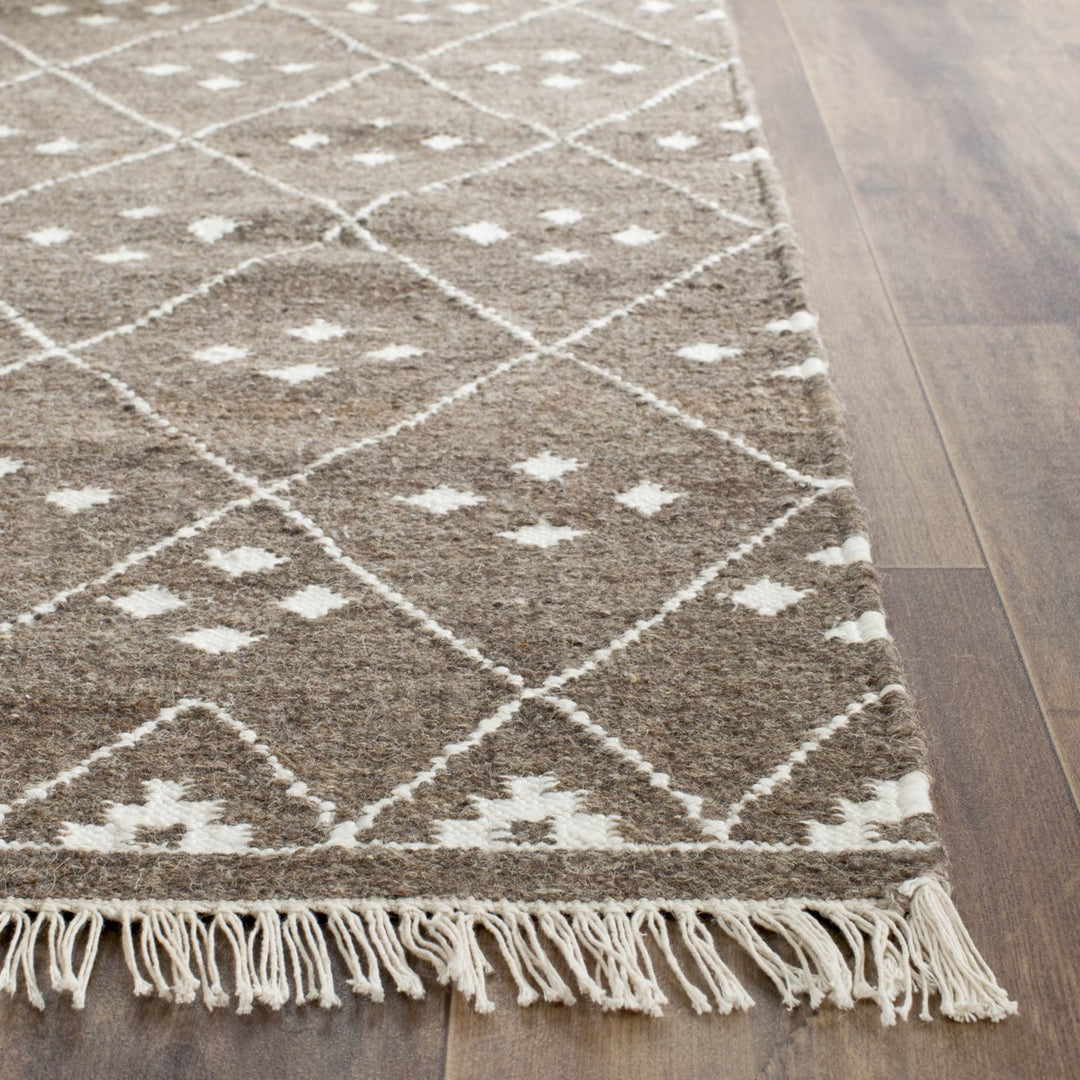 SAFAVIEH Natural Kilim NKM316A Brown / Ivory Rug Image 5