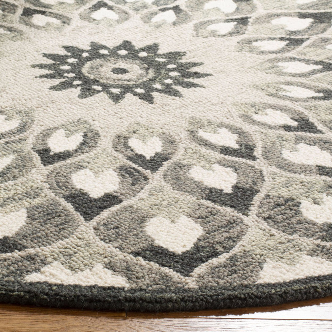 SAFAVIEH Novelty NOV603H Handmade Charcoal / Ivory Rug Image 3