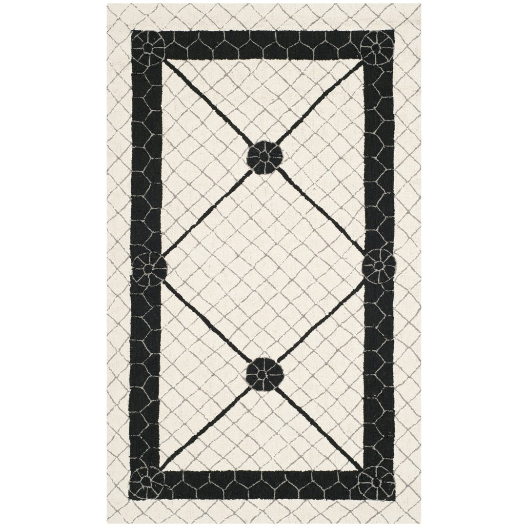 SAFAVIEH Newport NPT429A Hand-hooked Ivory / Black Rug Image 4