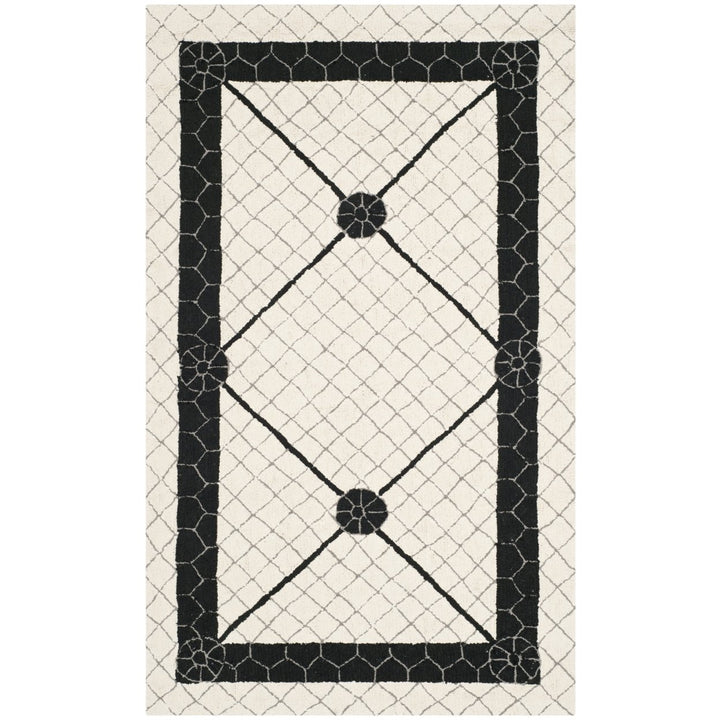 SAFAVIEH Newport NPT429A Hand-hooked Ivory / Black Rug Image 4