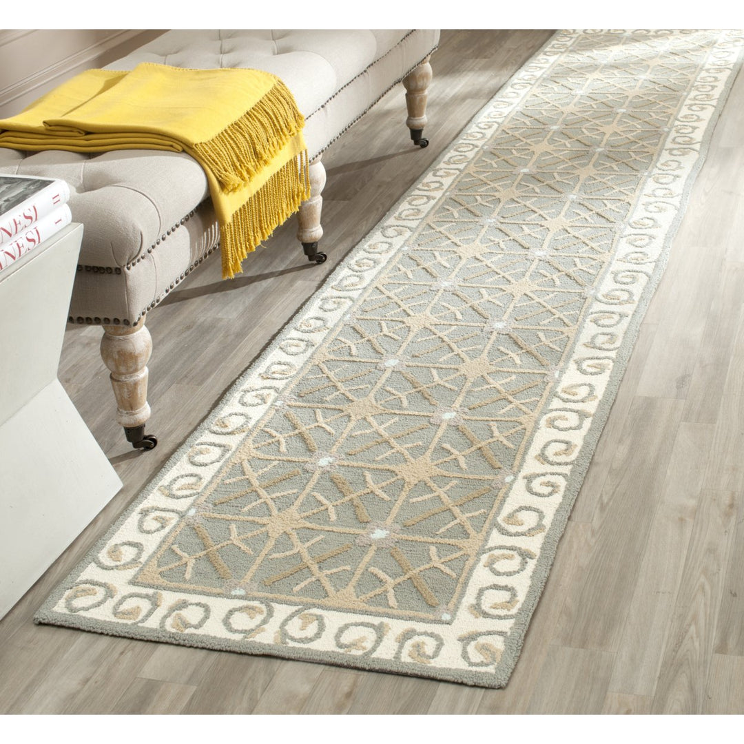 SAFAVIEH Newport NPT443A Hand-hooked Olive / Beige Rug Image 3