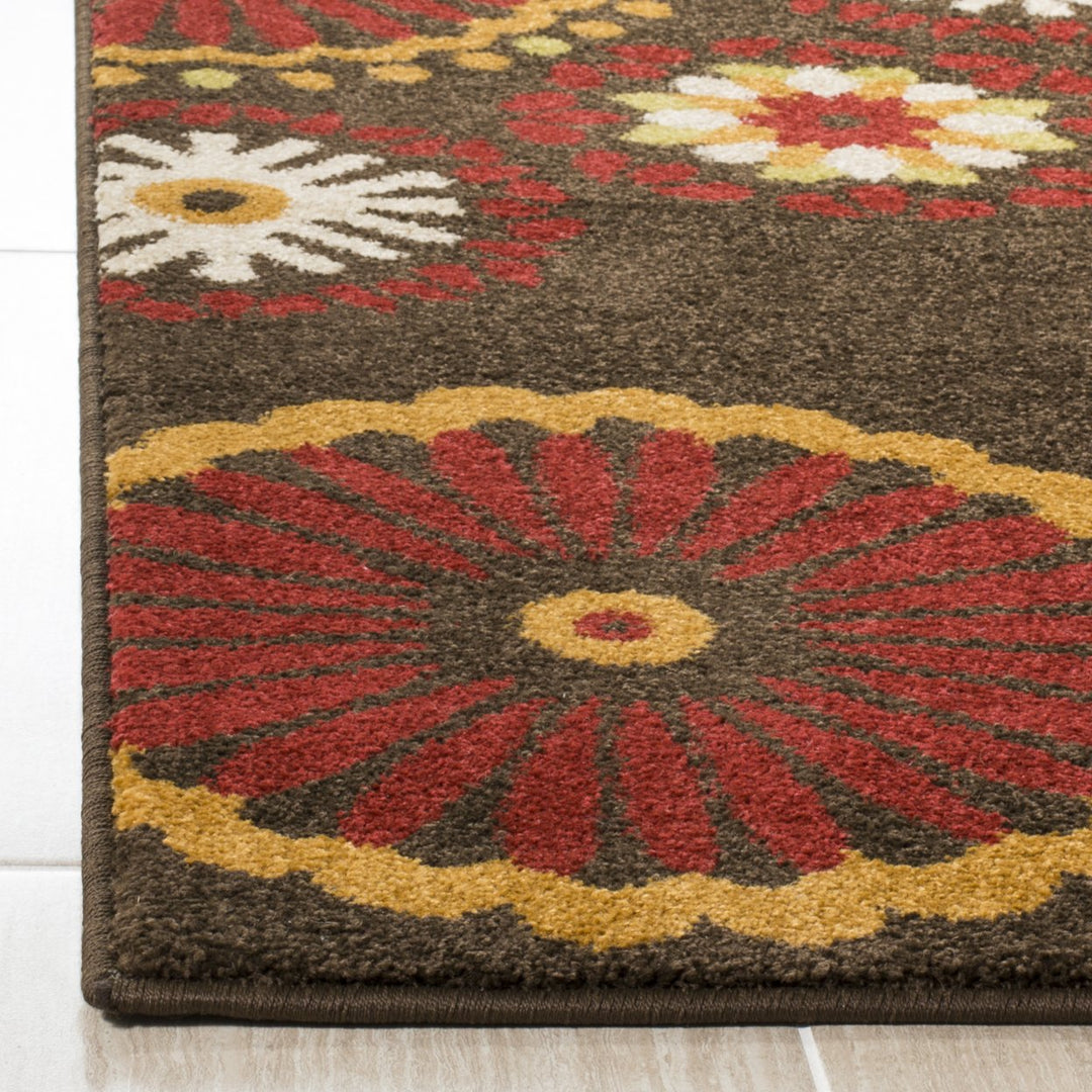 SAFAVIEH Newbury Collection NWB8727-2540 Brown / Red Rug Image 3