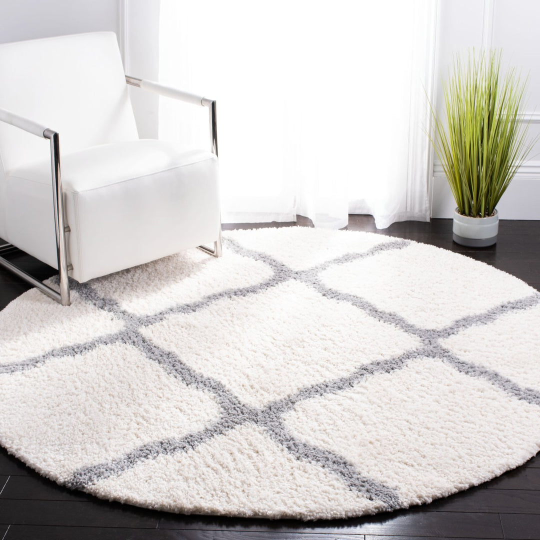 SAFAVIEH Parma Shag Collection PMA521A Cream / Grey Rug Image 2