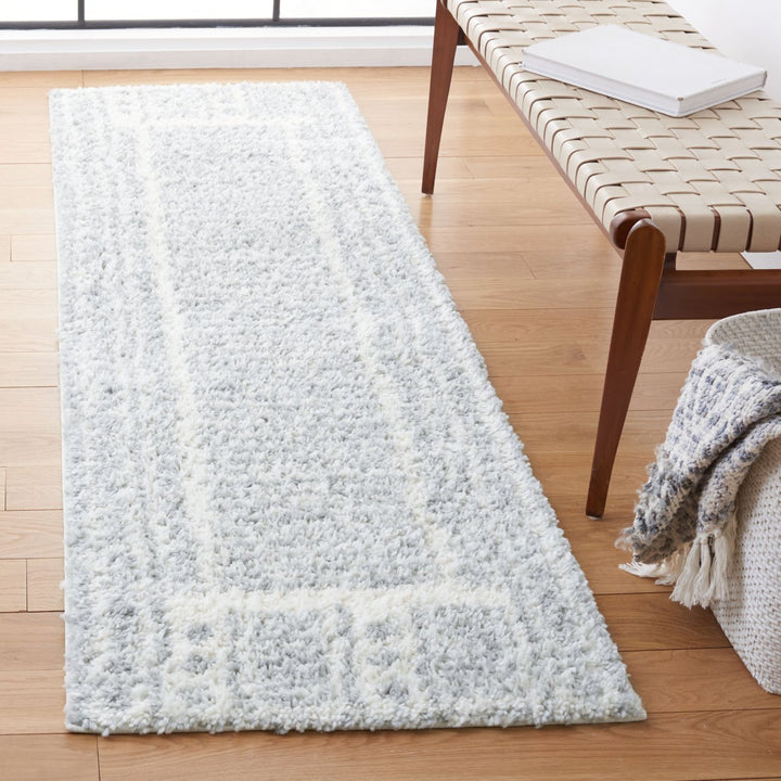 SAFAVIEH Parma Shag Collection PMA546F Grey / Ivory Rug Image 3