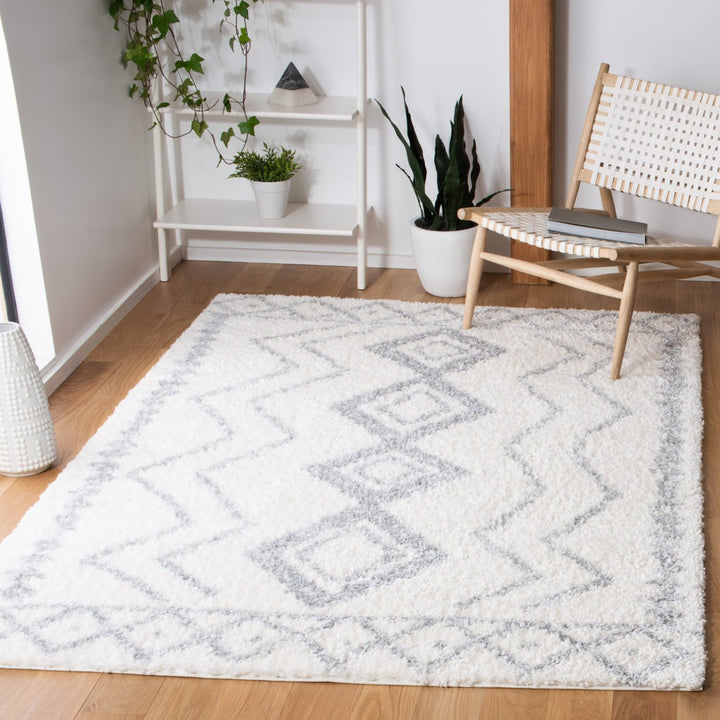 SAFAVIEH Parma Shag Collection PMA552A Ivory / Grey Rug Image 1