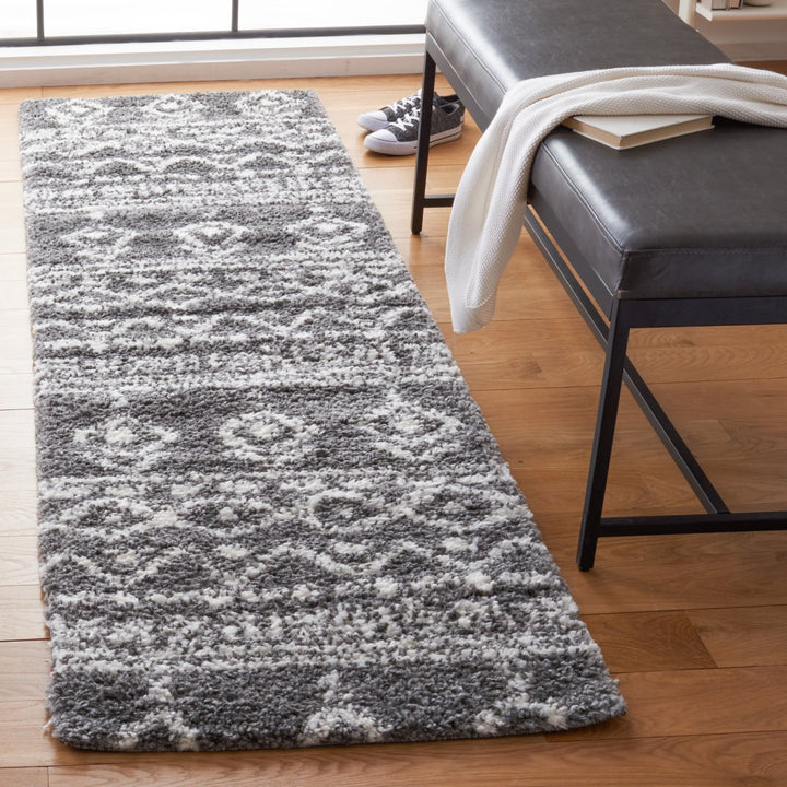 SAFAVIEH Parma Shag PMA544H Charcoal / Ivory Rug Image 3