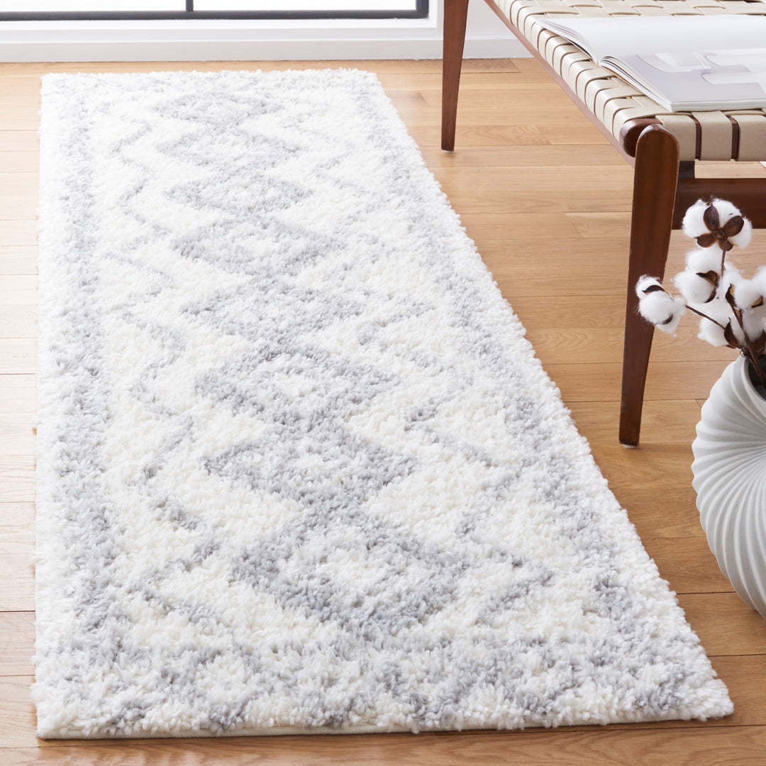 SAFAVIEH Parma Shag Collection PMA552A Ivory / Grey Rug Image 3