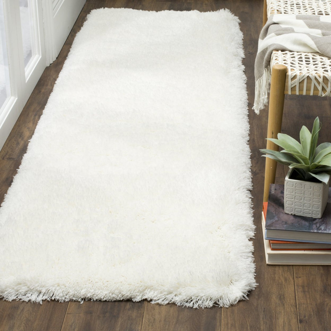 SAFAVIEH Polar Shag Collection PSG800B White Rug Image 3