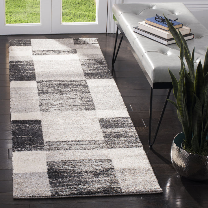 SAFAVIEH Retro RET2692-9079 Black / Light Grey Rug Image 2