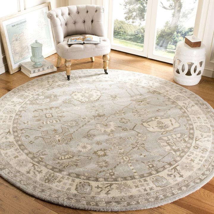 SAFAVIEH Royalty ROY633A Handmade Silver / Cream Rug Image 2