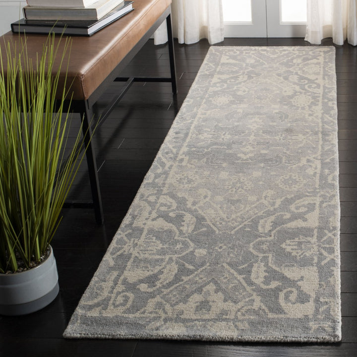 SAFAVIEH Restoration Vintage RVT532A Charcoal / Ivory Rug Image 3