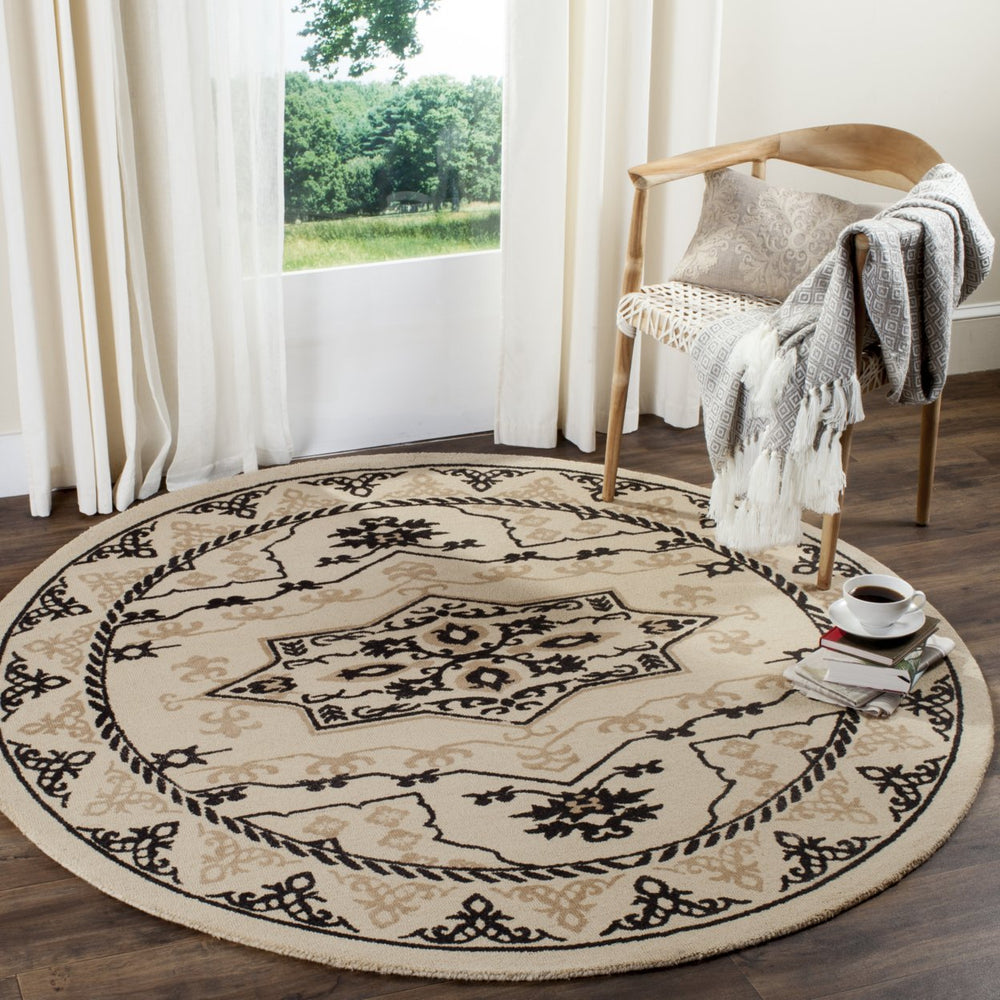 SAFAVIEH Restoration Vintage RVT424A Ivory / Charcoal Rug Image 2