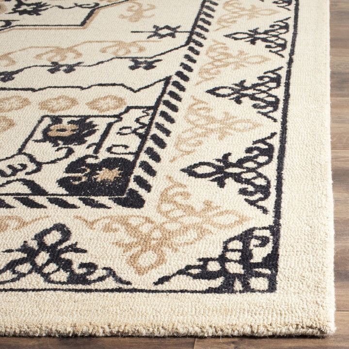 SAFAVIEH Restoration Vintage RVT424A Ivory / Charcoal Rug Image 7