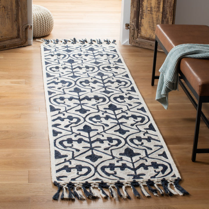 SAFAVIEH Sahara SAH407N Handmade Navy / Ivory Rug Image 3