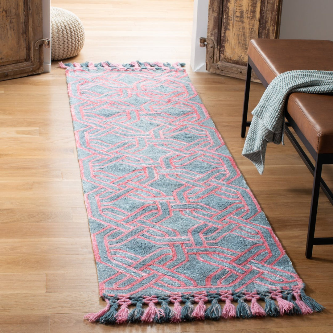 SAFAVIEH Sahara SAH424U Handmade Pink / Grey Rug Image 3