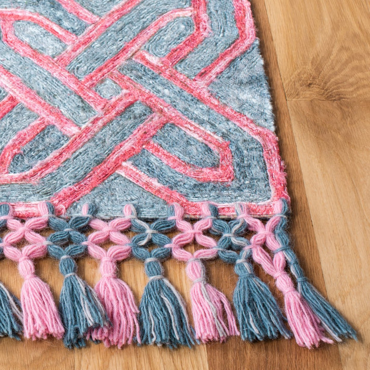 SAFAVIEH Sahara SAH424U Handmade Pink / Grey Rug Image 6