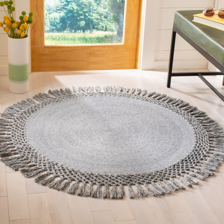 SAFAVIEH Sahara SAH490G Handmade Silver Rug Image 2